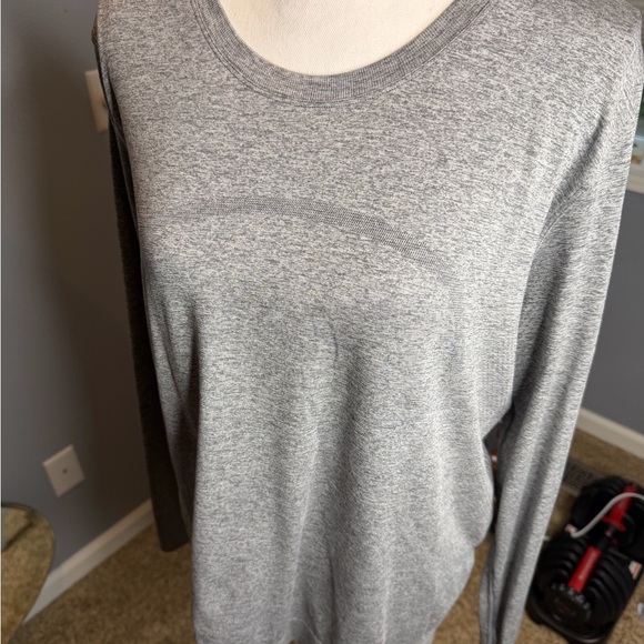 lululemon athletica Swiftly Tech Relaxed Heather Gray Long Sleeve Shirt - Picture 5 of 5